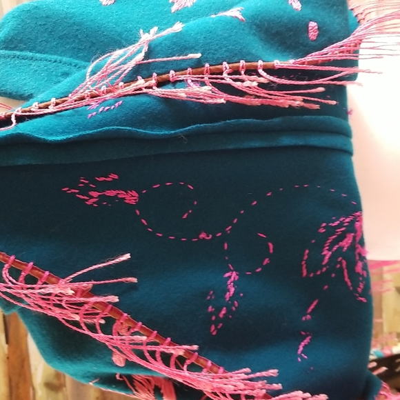 60's Hippie Fringe Teal Wool Pink Hand Embroidery Cape Shawl Poncho GUVC OSFA - Picture 6 of 12